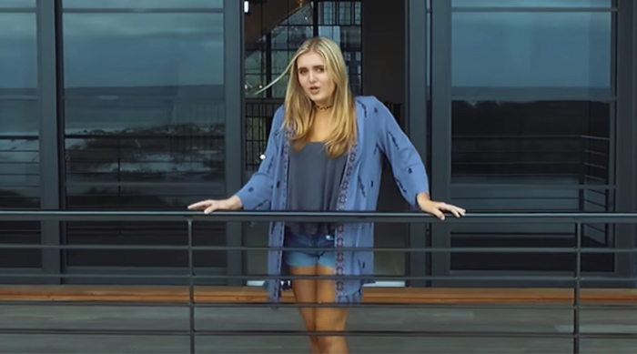 Samantha Laporta in I know u know music video