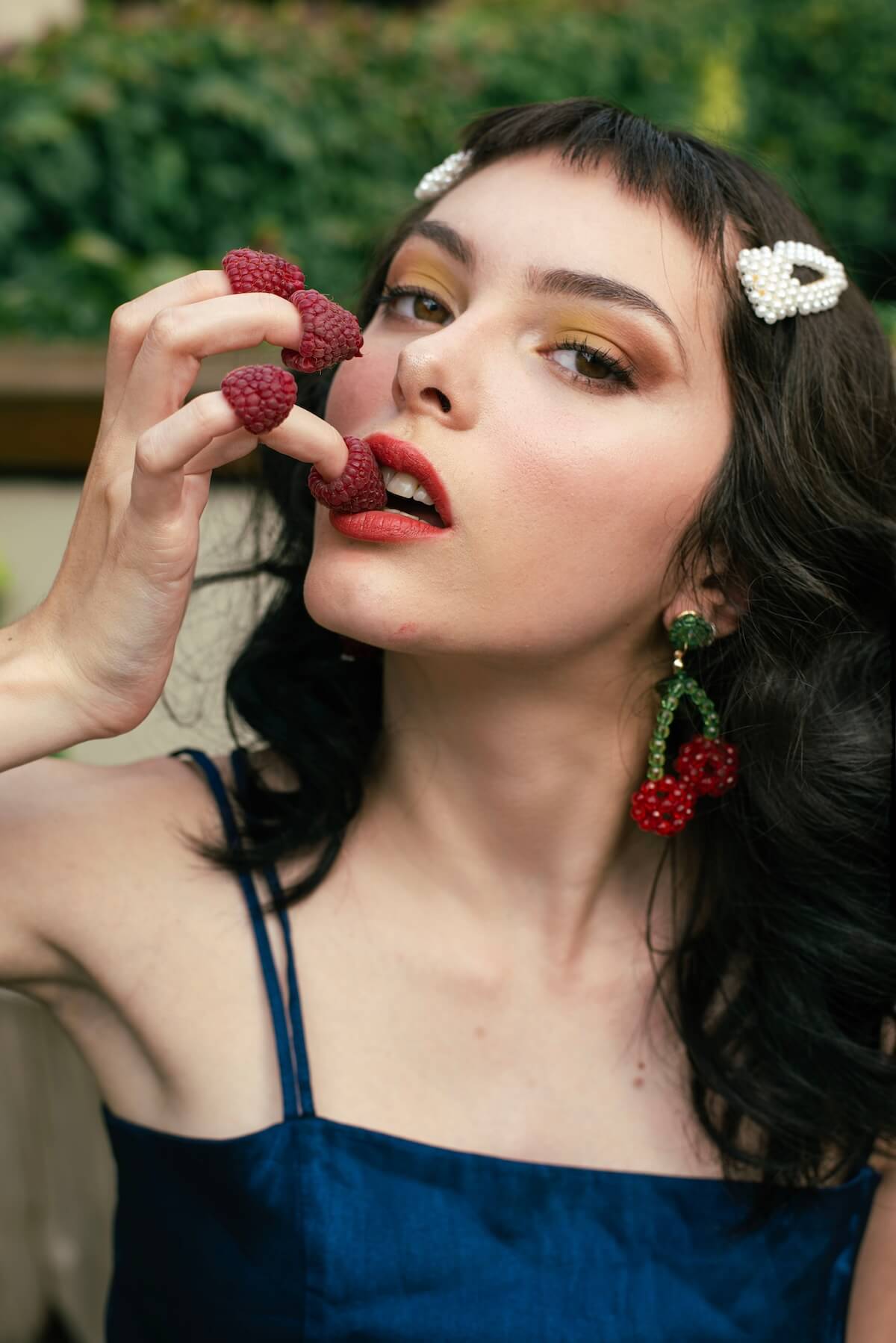 Shutterstock: Berry lipstick and copper eyeshadow