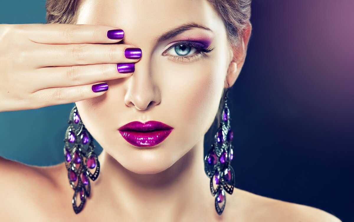 Shutterstock: Mauve lipstick and eyeshadow