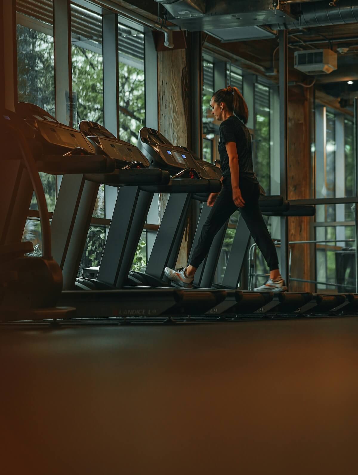 Unsplash: Woman walking on treadmill by Mike Cox