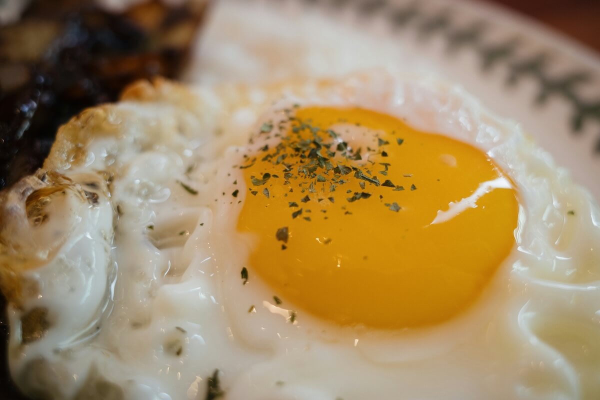 Unsplash: Sunnyside up egg by Rawkkim