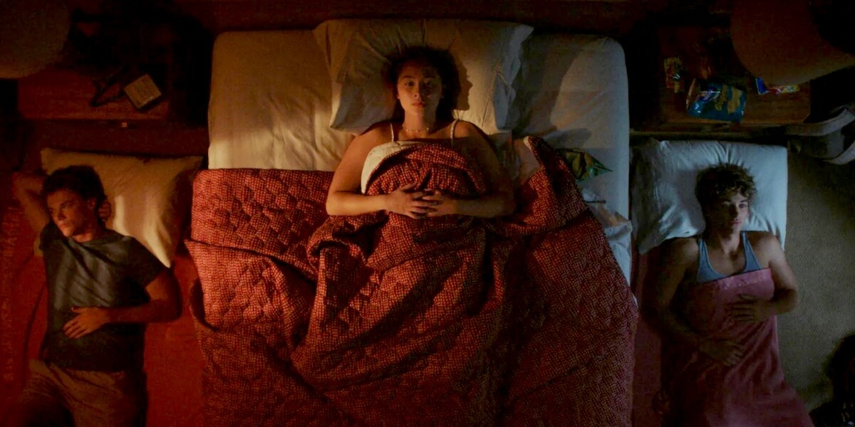 The Summer I Turned Pretty: Belly trying to sleep with Conrad and Jeremiah on the floor