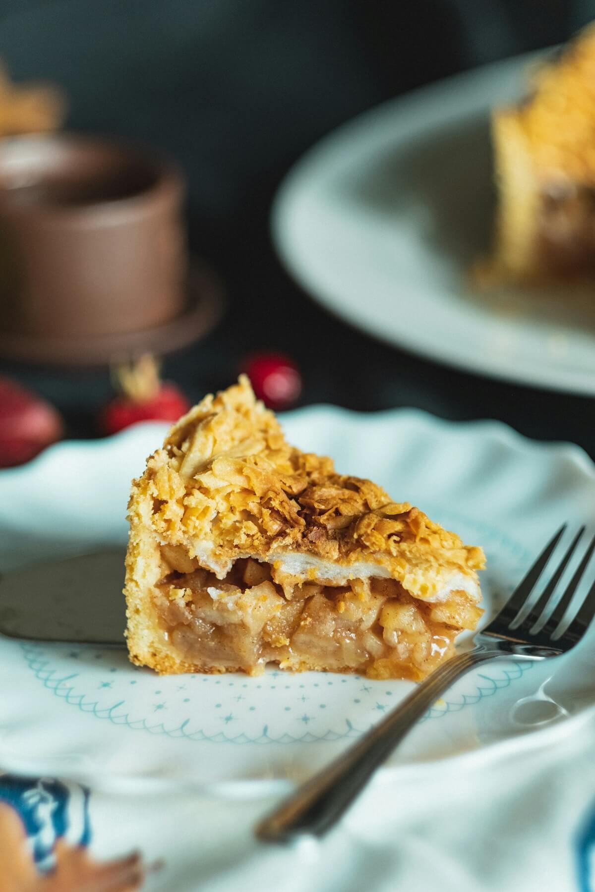 Unsplash: Beautiful apple pie with slices and cinnamon by Clarisse Dsbt