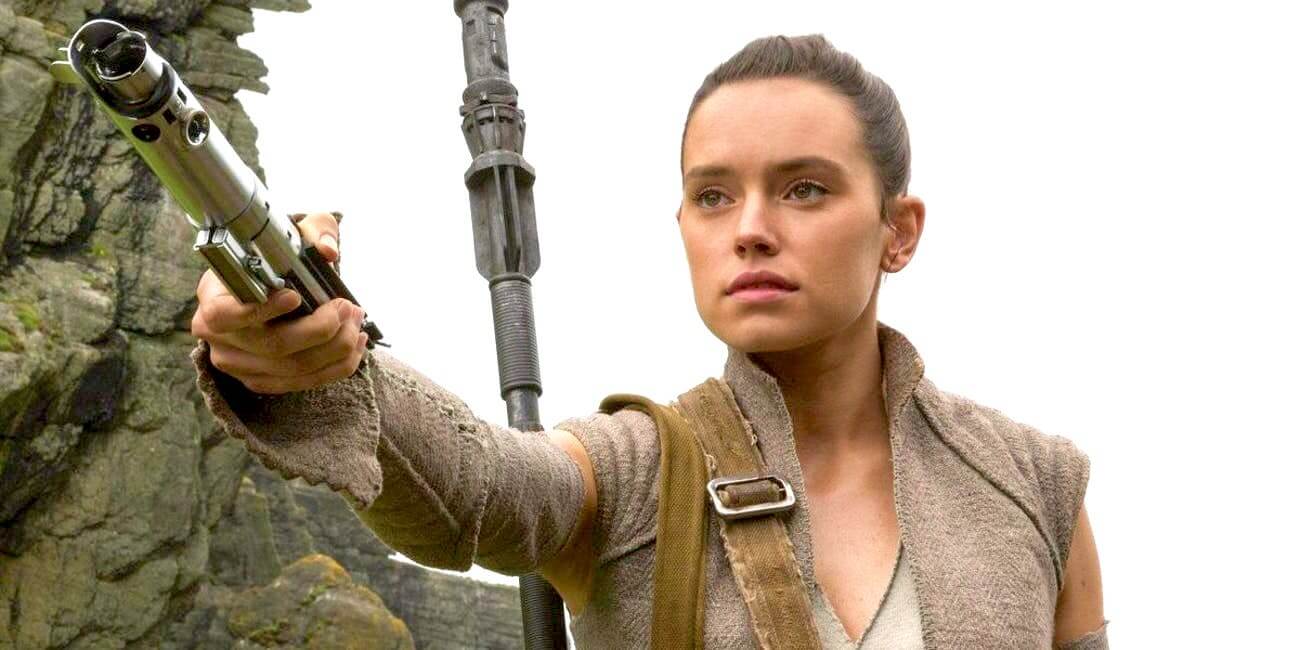 Star Wars: The Force Awakens - Rey hands Luke his lightsaber