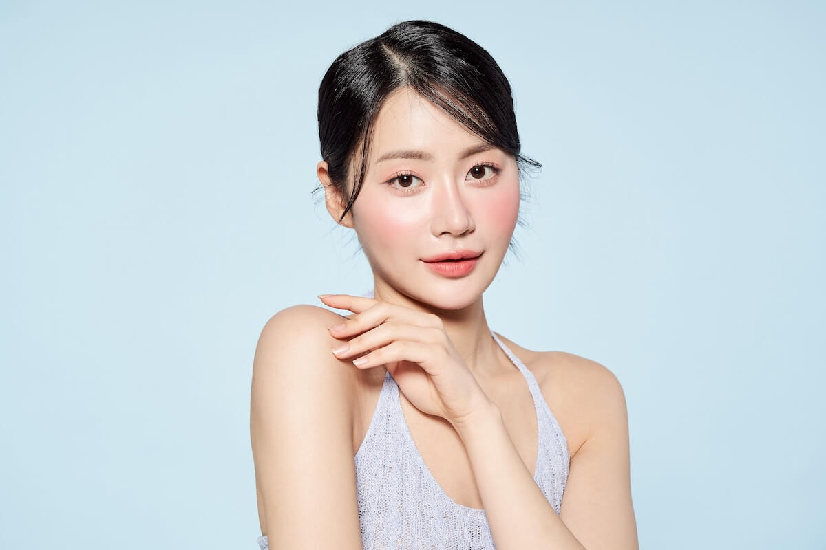 Shutterstock: Asian woman posing with summer cool tone makeup