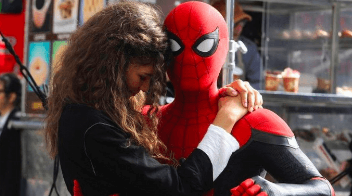 SPIDER-MAN: FAR FROM HOME - MARY JANE (ZENDAYA) AND SPIDER-MAN (TOM HOLLAND)