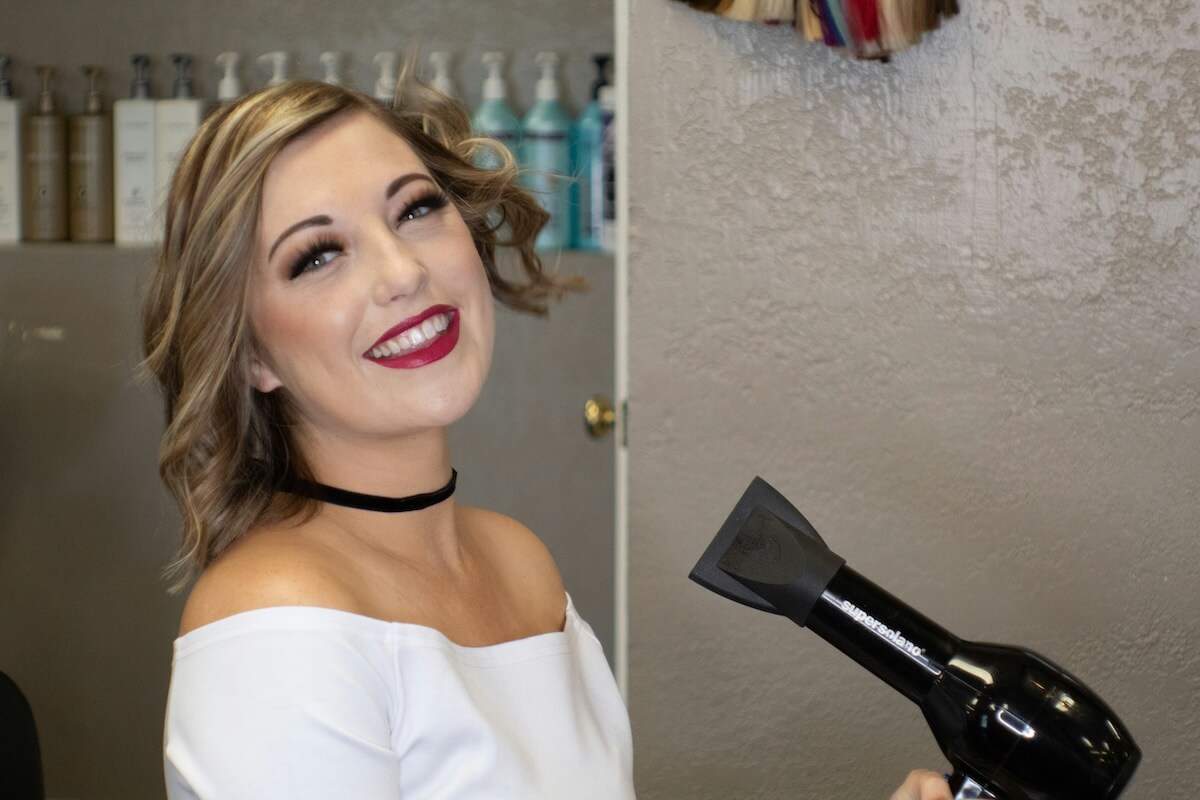 Unsplash: Woman blowdrying her hair by Brian Wangenheim