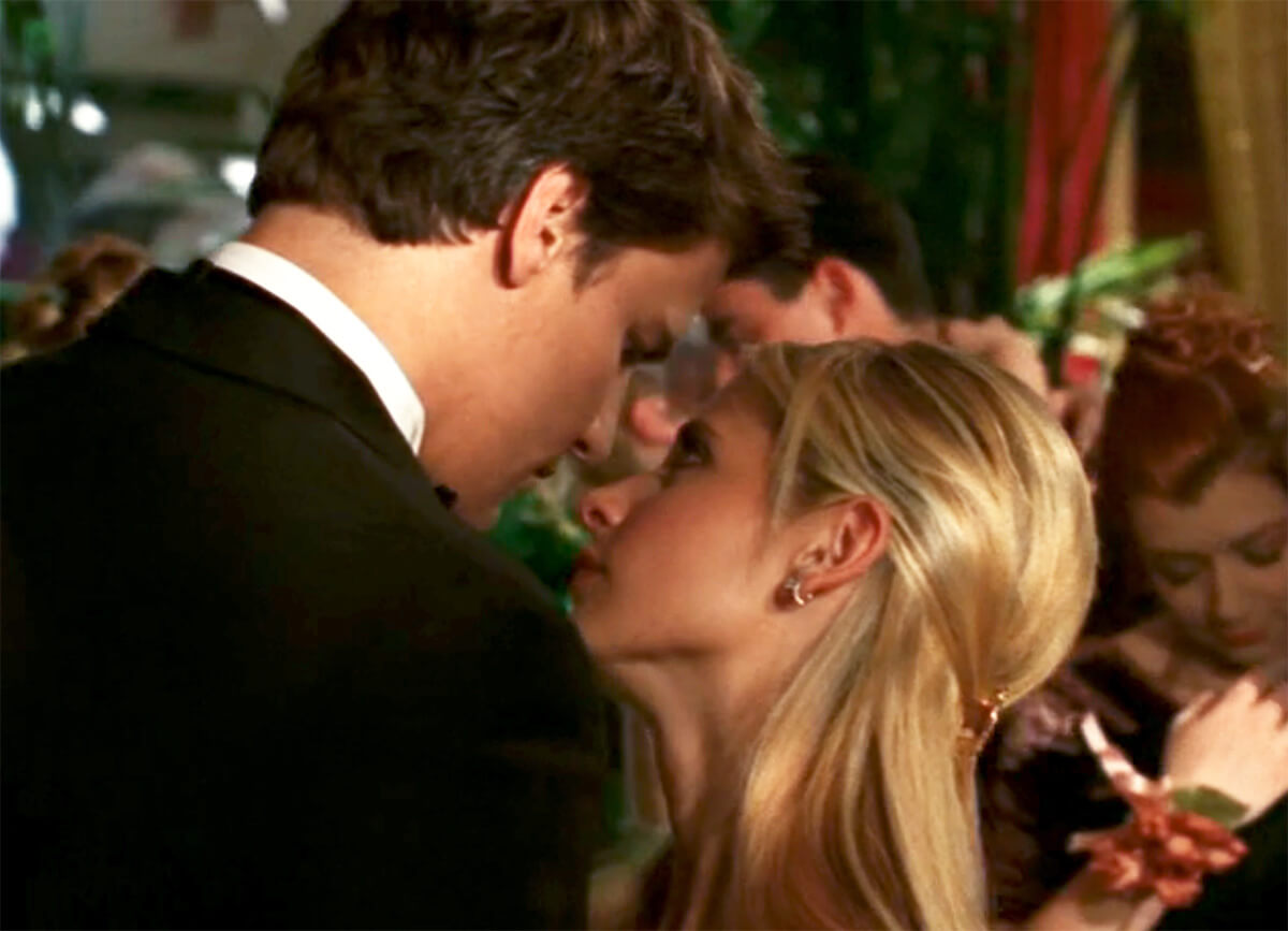 Buffy the Vampire Slayer: Buffy and Angel dancing at senior prom