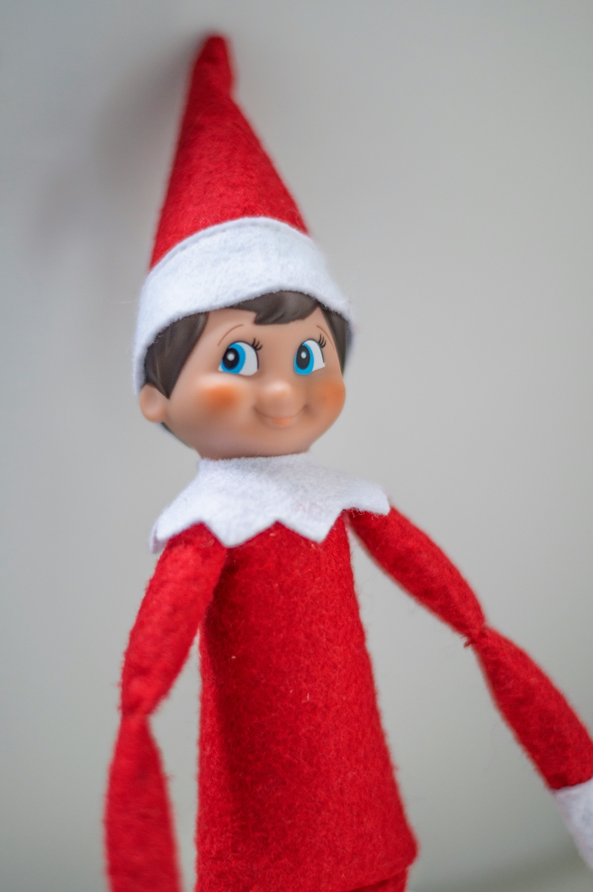 Unsplash: Elf on the shelf by louise smith