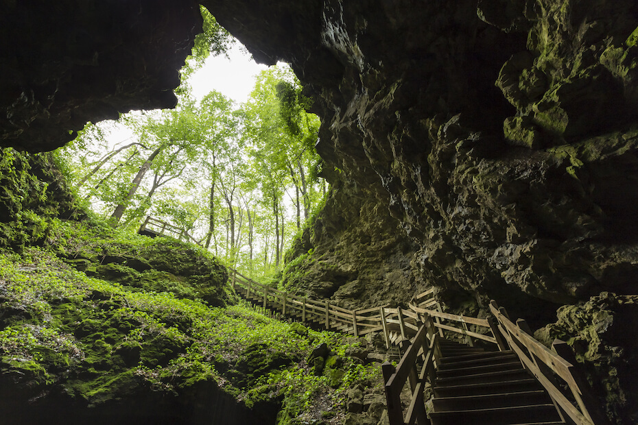 Shutterstock: Maquoketa Caves State Park, Iowa