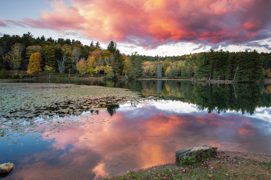 Shutterstock: Bass Lake, North Carolina