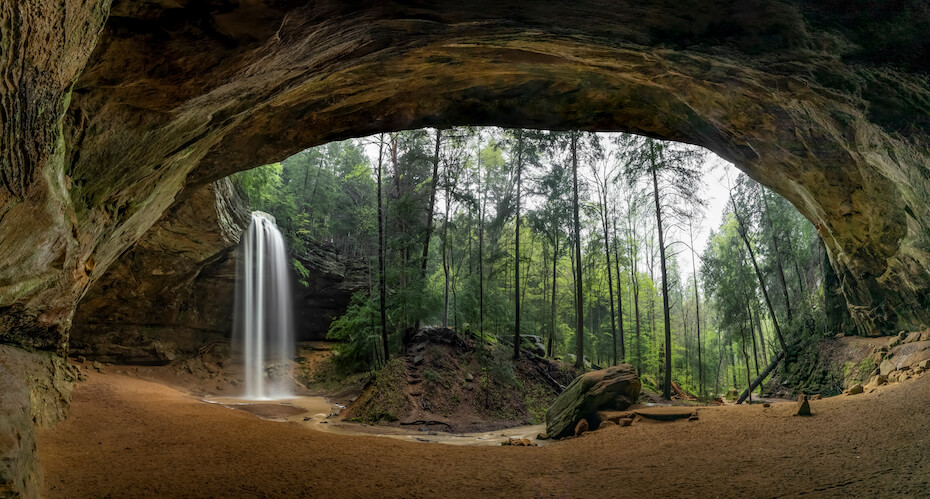 Shutterstock: Hocking Hills State Park, Ohio