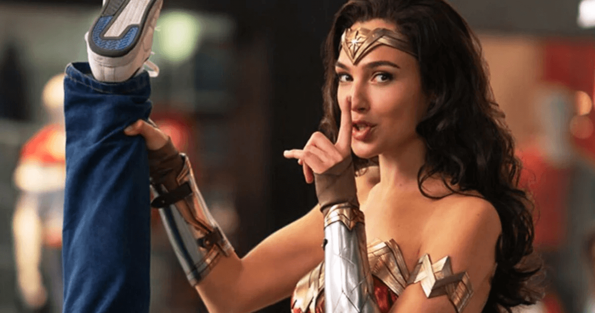 Wonder Woman 1984: Diana whispering still