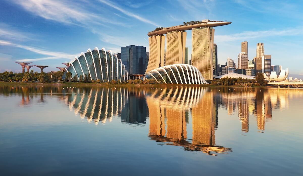 Shutterstock: SINGAPORE, SINGAPORE - OCTOBER 2019: Skyline of Singapore Marina Bay at night with Marina Bay sands, Art Science museum and tourist boats