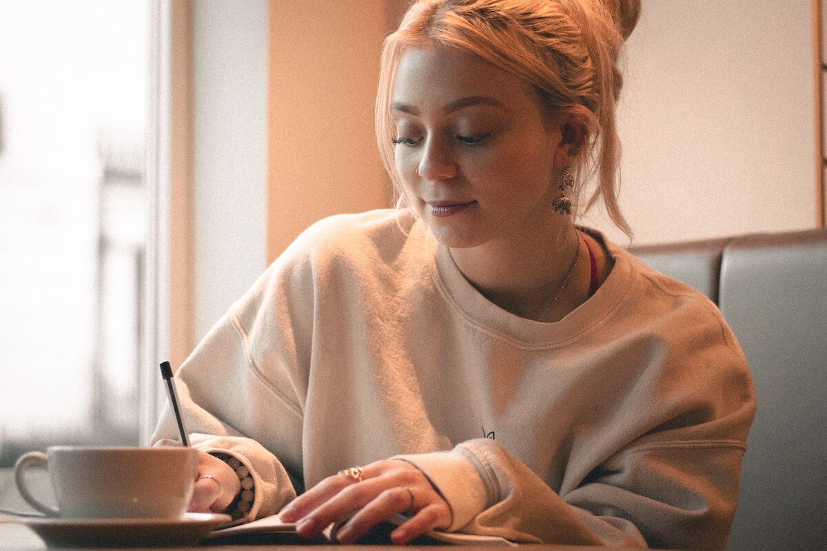 Image of TikTok poet Isabella Dorta