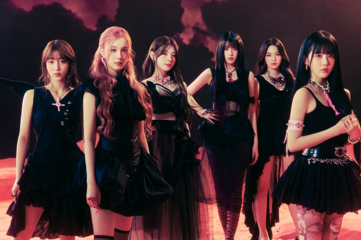 STAYC Metamorphic group promo photo