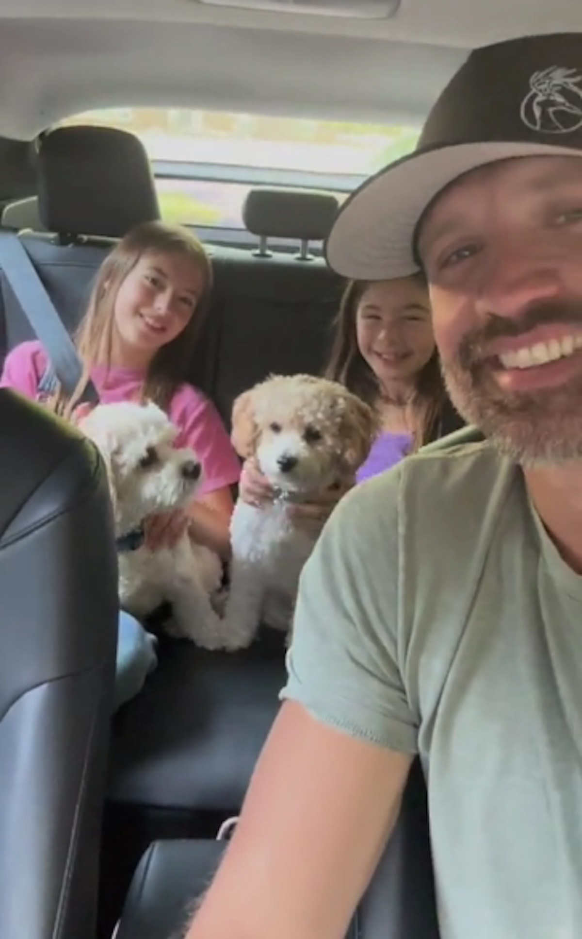 walker hayes with two daughter and two dogs