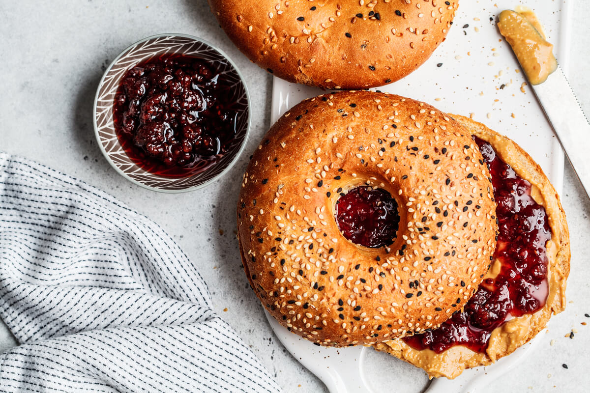 bagel with jam