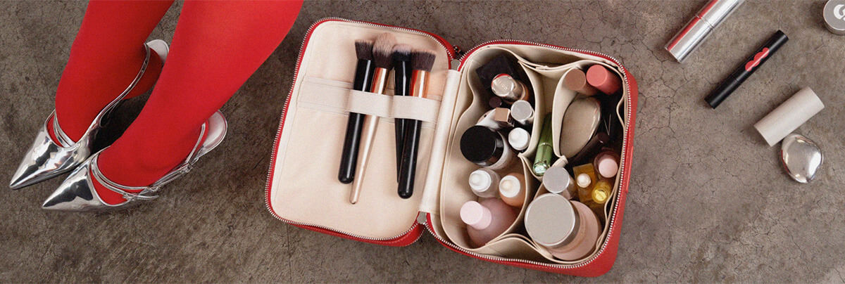 ÉTOILE Collective makeup bag banner