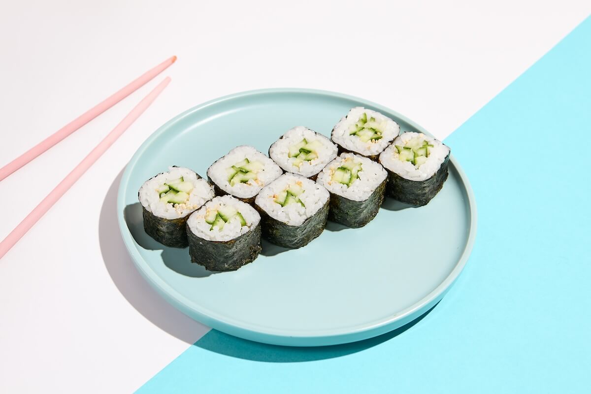Shutterstock: Classic japanese sushi with fresh cucumber - kappa maki. Kappa hosomaki in minimal style. Simple maki sushi with cucumber. Vegan sushi roll