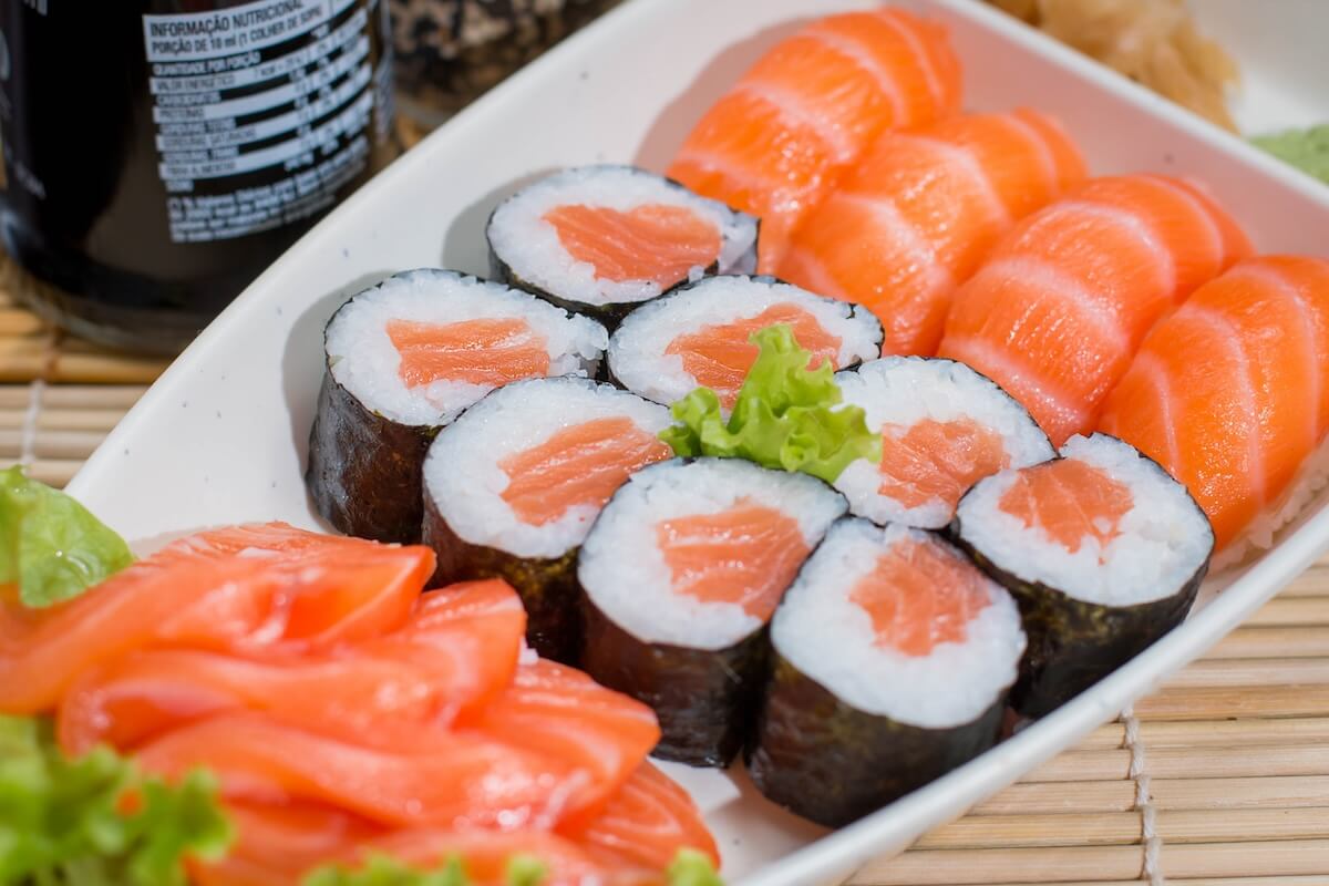 Shutterstock: Salmon Hosomaki roll