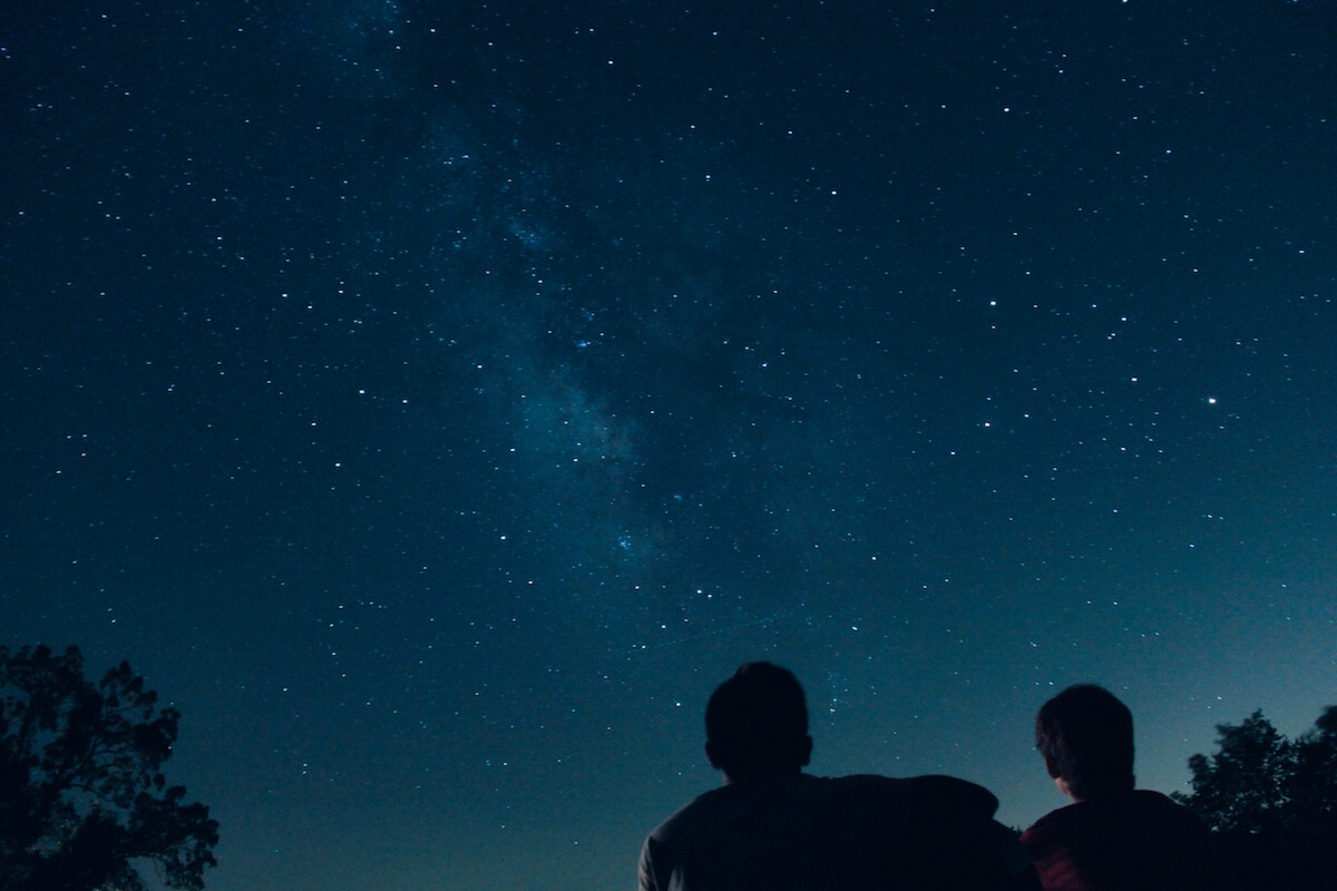 Unsplash: Couple stargazing by ryan jacobson