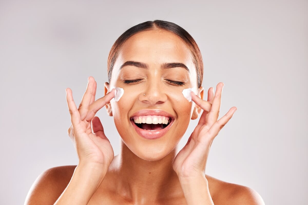 woman applying skincare