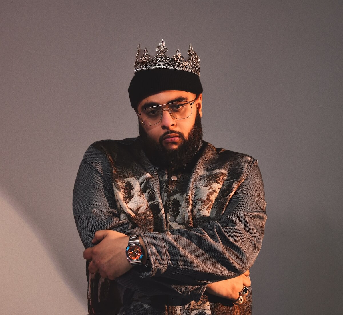 Ajii Sadchella promo art with crown