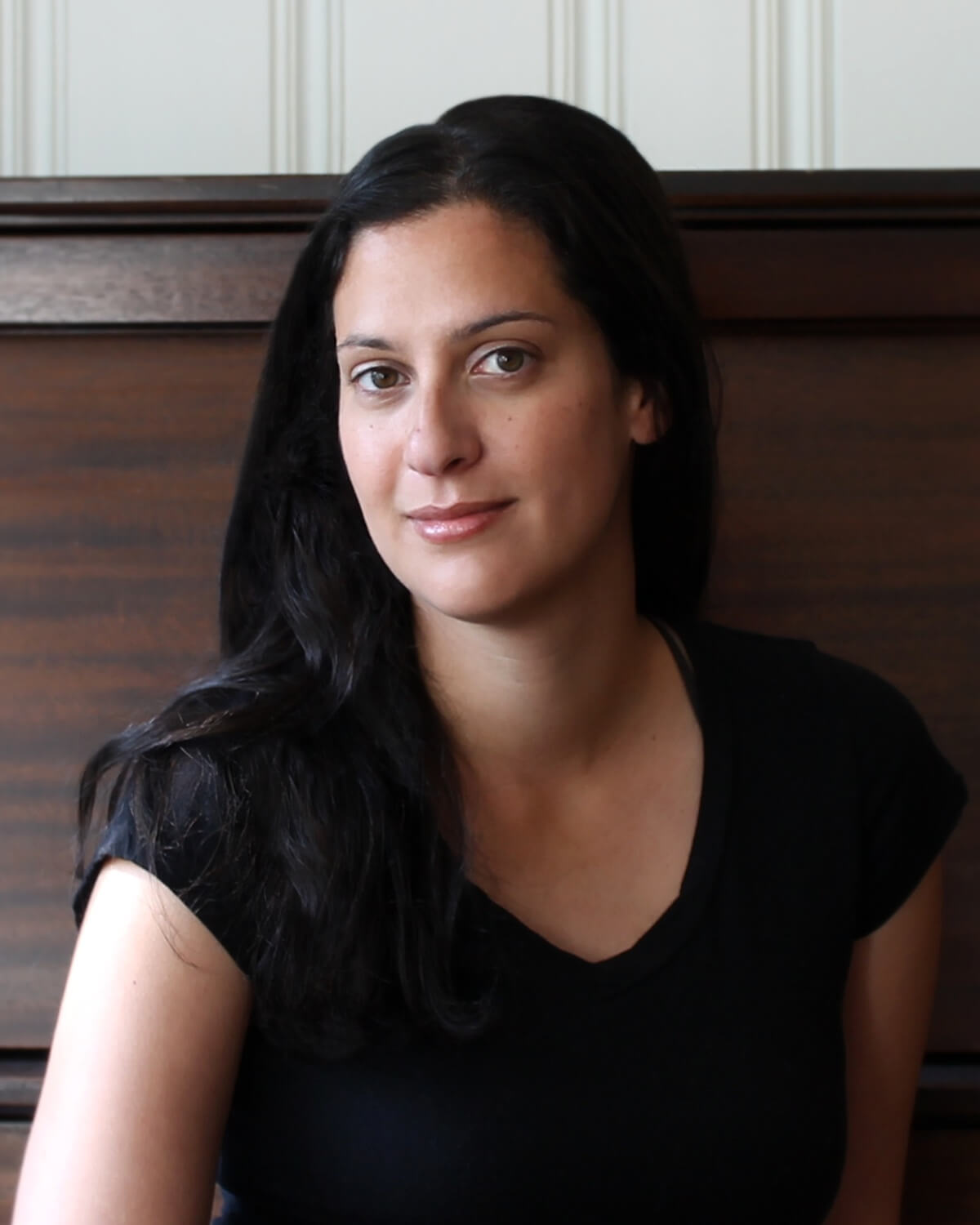 elle kennedy author headshot