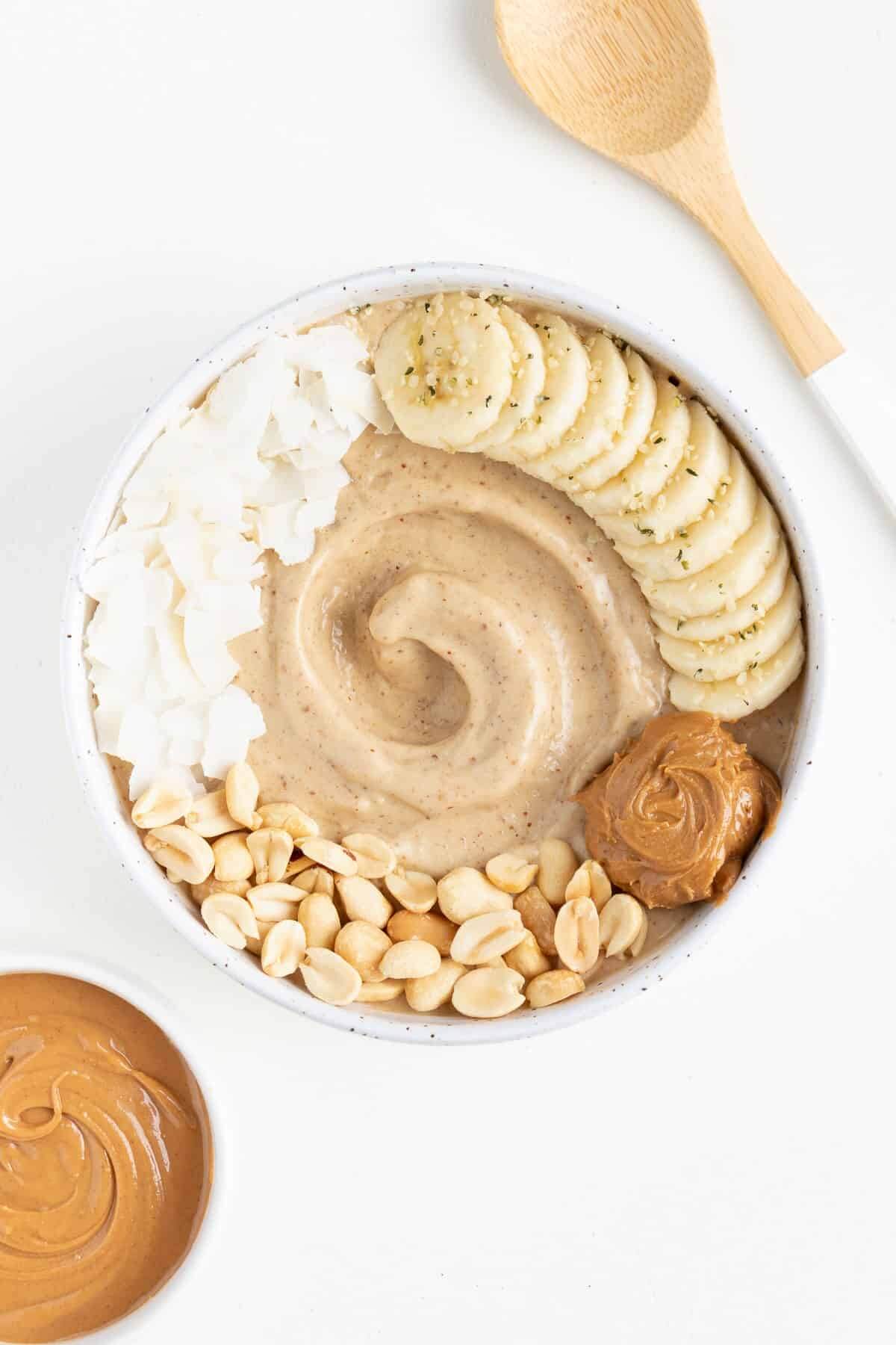purely kaylie peanut butter banana smoothie bowl