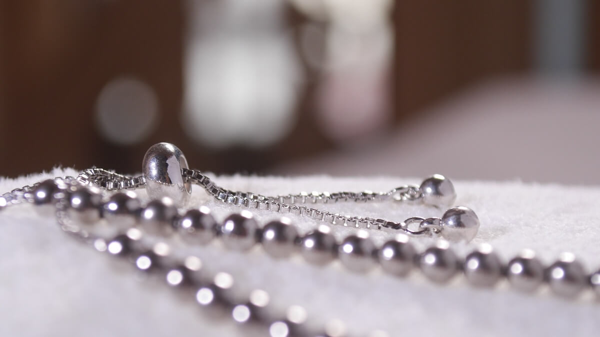 Shutterstock: Rhodium plated necklace