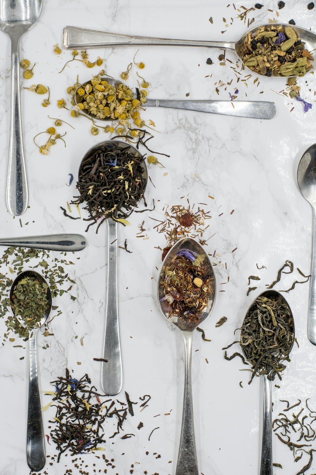 Unsplash: Assorted loose leaf tea in spoons by Alice Pasqual