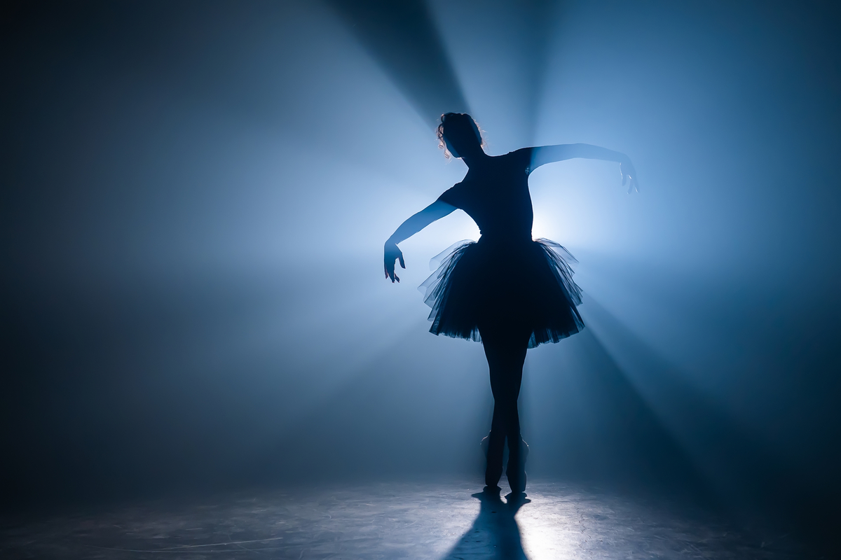 ballet dancer silhouette