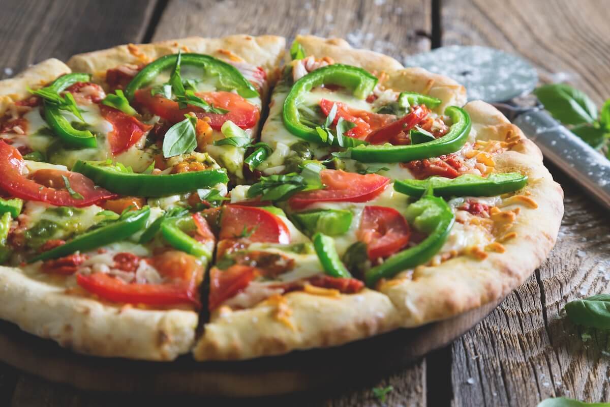 Shutterstock: Pizza with mozzarella and green bell pepper