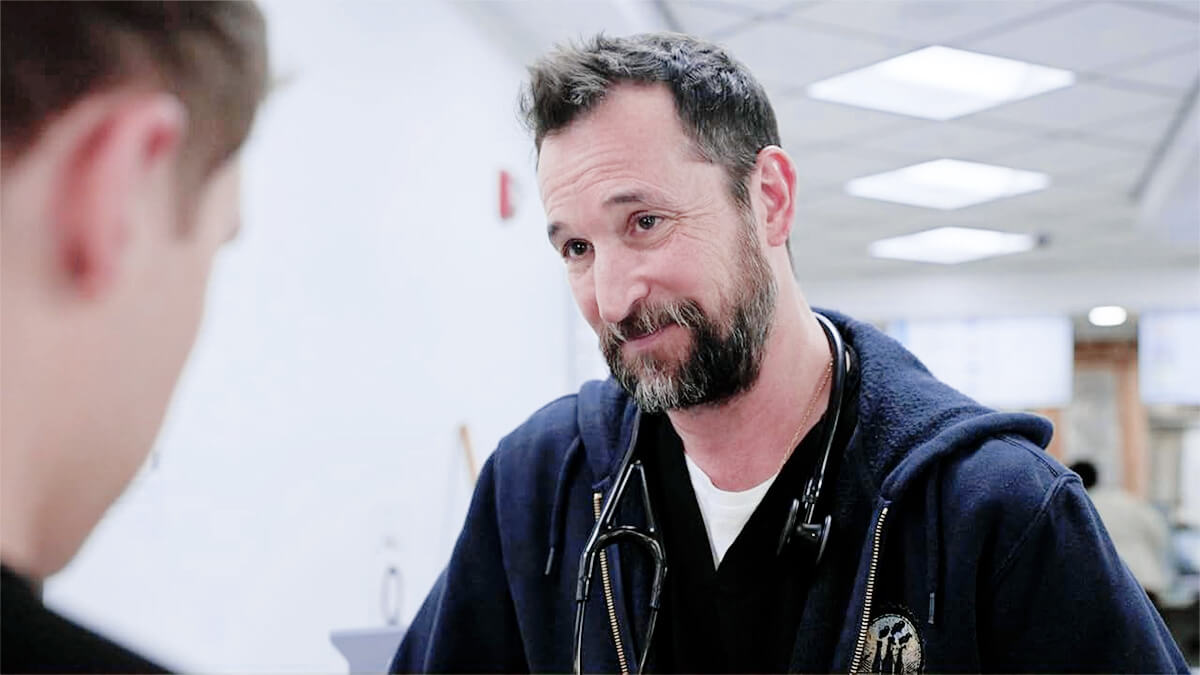 The Pitt: Noah Wyle as Dr. Robby talking to Whitaker