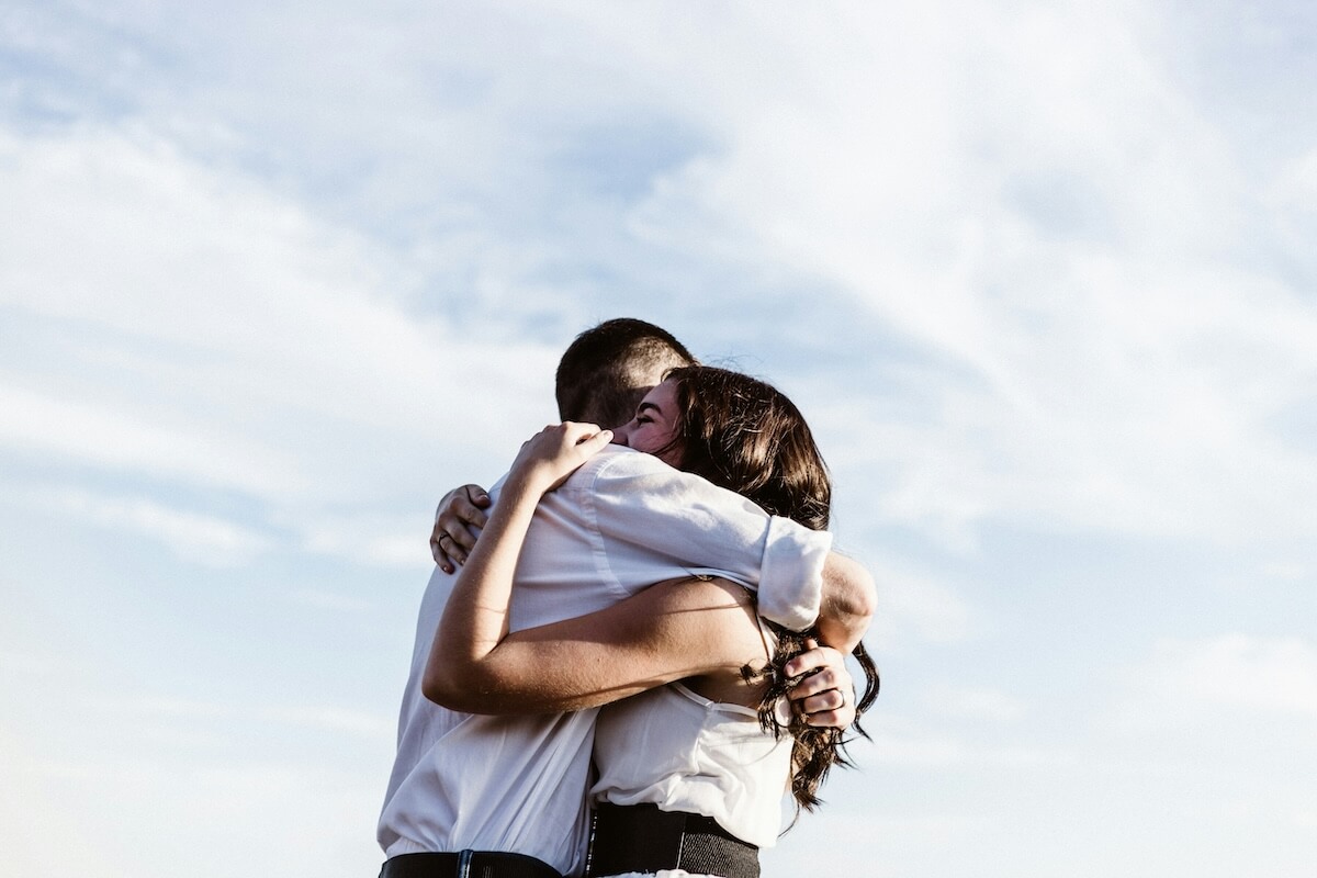 Unsplash: Man and woman hugging by Priscilla du Preez