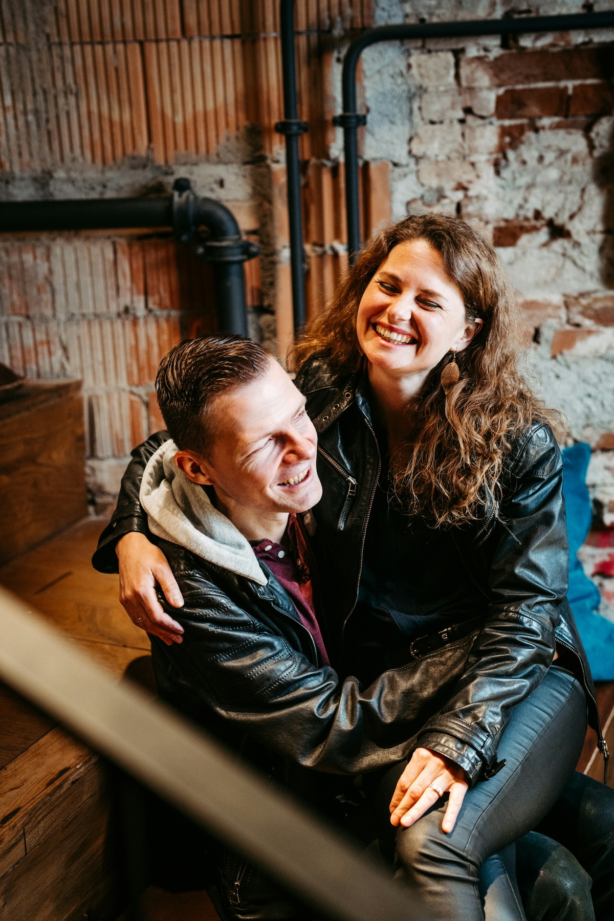 Unsplash: Man and woman laughing in stairwell by Martin Weiss