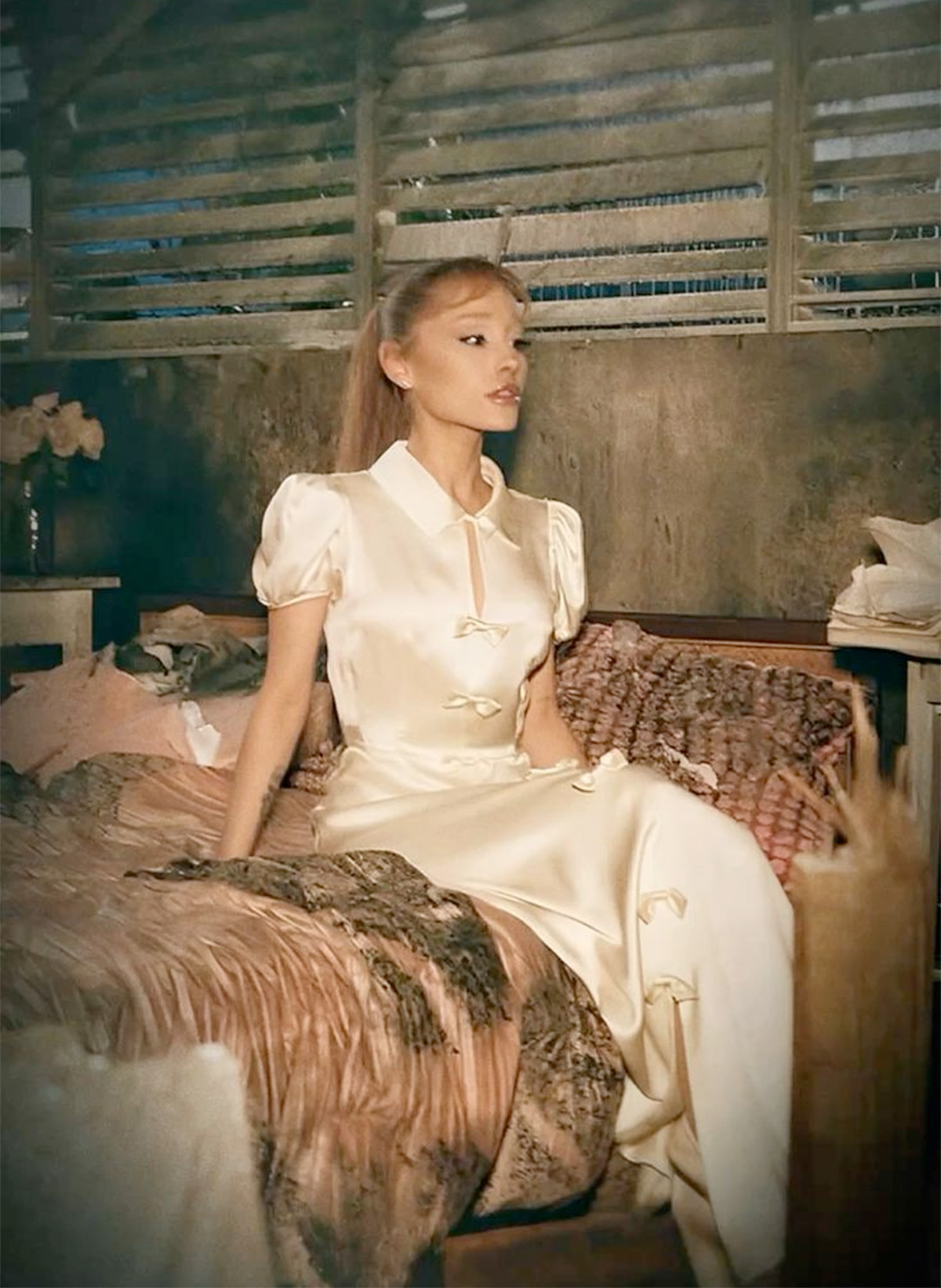 Ariana Grande: Twilight Zone single art