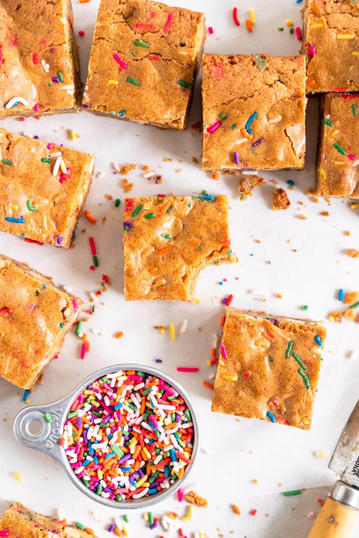 cloudy kitchen birthday cake blondies
