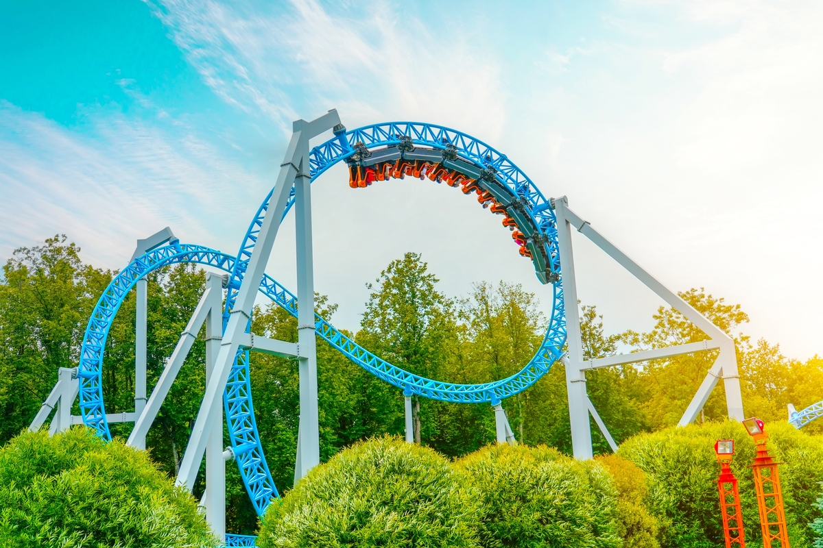 roller coaster going in a loop