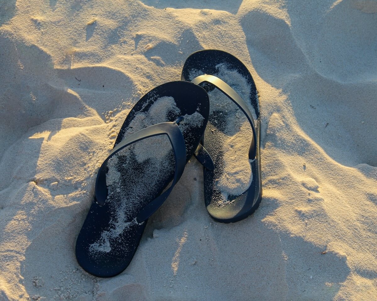 Unsplash: Men's flip-flops by Ben