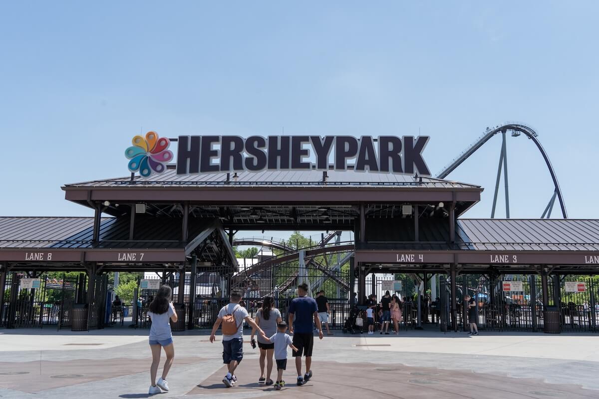 Shutterstock: Hershey, Pennsylvania-May 30, 2022: The main entrance to Hersheypark theme amusement park
