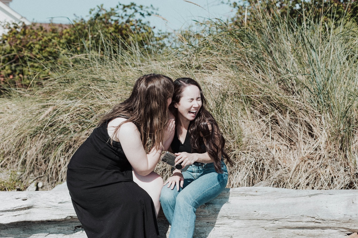 Unsplash: Friends telling secret spreading rumor by Priscilla Du Preez