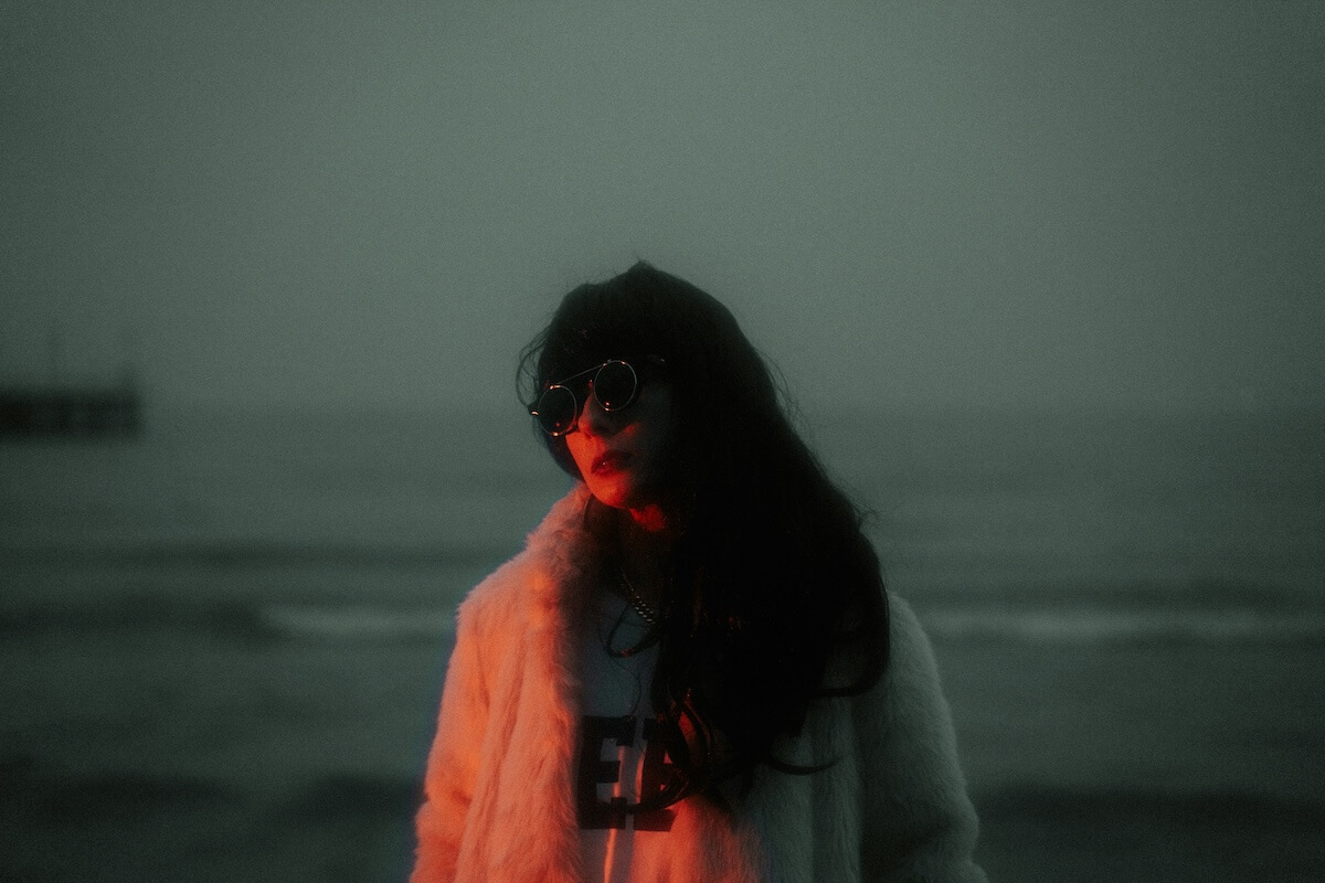 Unsplash: mysterious woman against water by pawel szvmanski