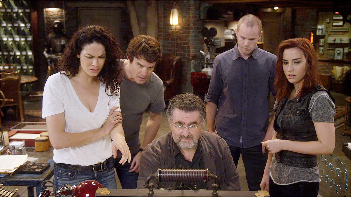 Warehouse 13: Full crew image