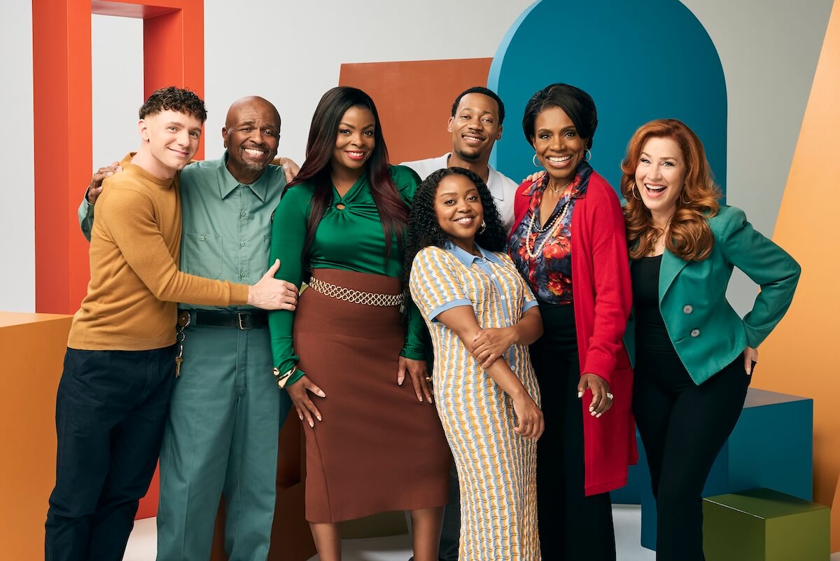 ABBOTT ELEMENTARY - ABC's Abbott Elementary stars Chris Perfetti as Jacob Hill, William Stanford Davis as Mr. Johnson, Janelle James as Ava Coleman, Tyler James Williams as Gregory Eddie, Quinta Brunson as Janine Teagues, Sheryl Lee Ralph as Barbara Howard, and Lisa Ann Walter as Melissa Schemmenti. (Disney/Pamela Littky)