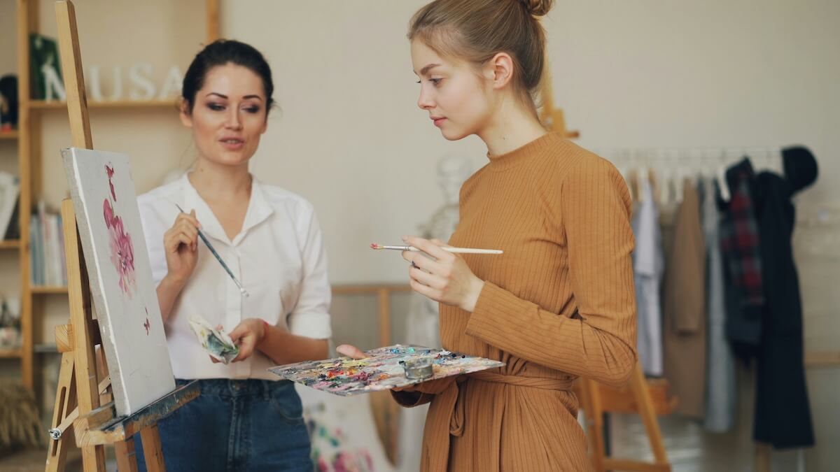 Unsplash: Woman teaching painting class Vitaly Gariev