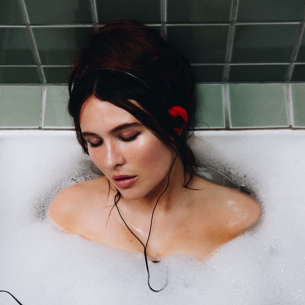 Mimi Webb Confessions album cover