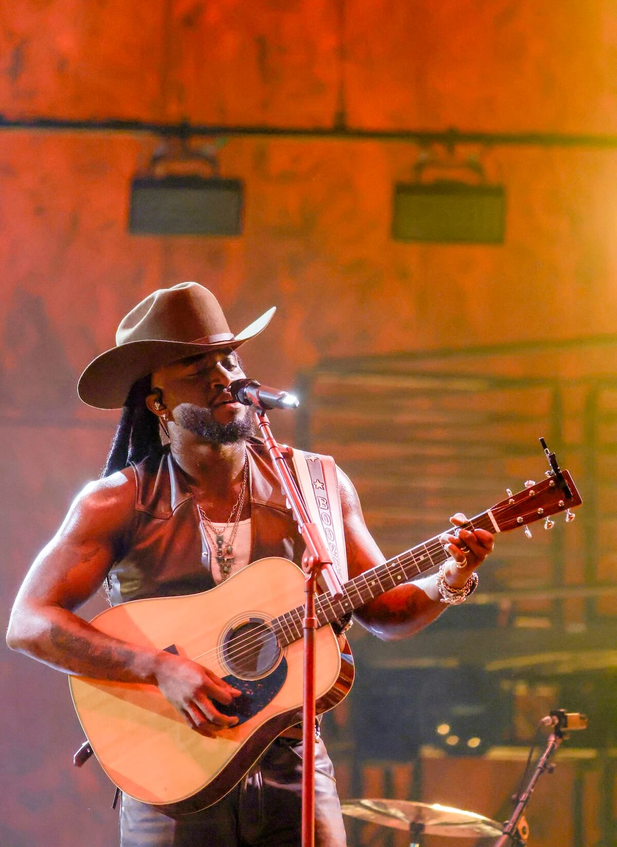 GLENDALE, CALIFORNIA - OCTOBER 23: Shaboozey performs onstage during Amazon Music Live Season 4 at East End Studios on October 23, 2025 in Glendale, California. (Photo by Frazer Harrison/Getty Images for Amazon Music)