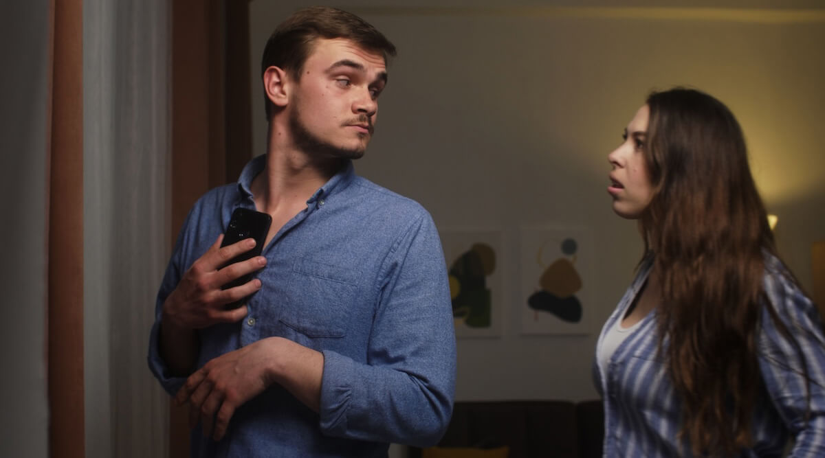 Shutterstock: Secretive man hiding texts from girlfriend